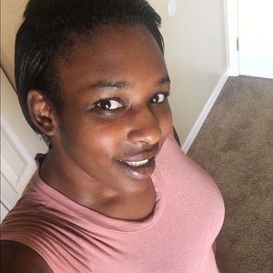 Meet your Posher, Deliscia